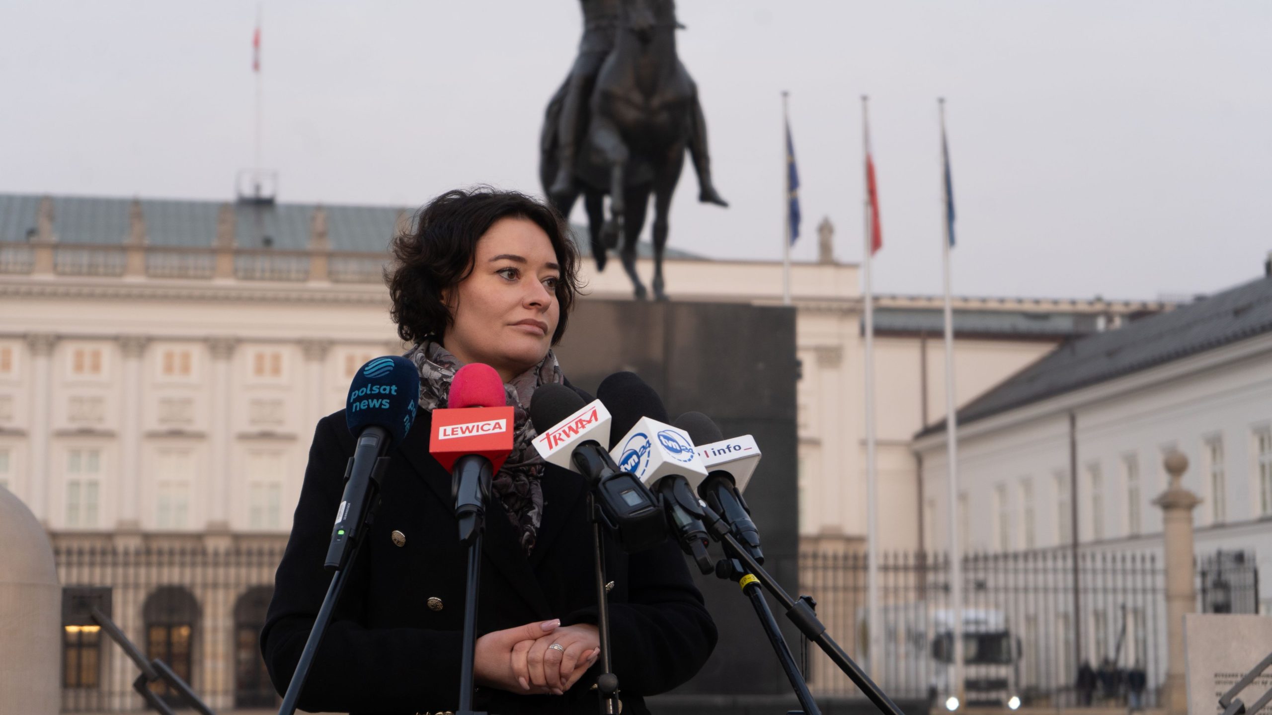 Posłanka Anna-Maria Żukowska na konferencji prasowej w Warszawie