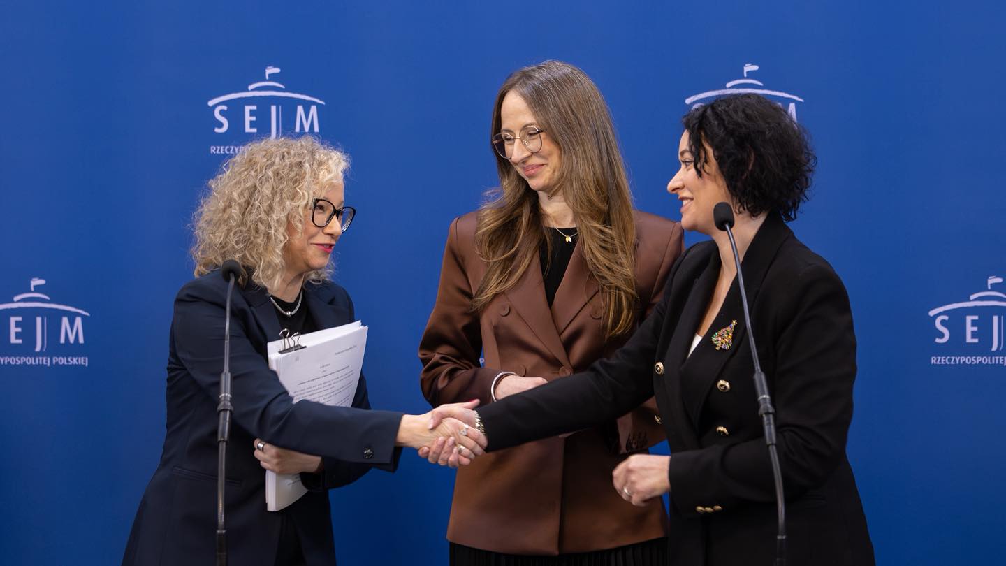 Anna-Maria Żukowska, Agnieszka Dziemianowicz-Bąk i Katarzyna Kotula na konferencji prasowej