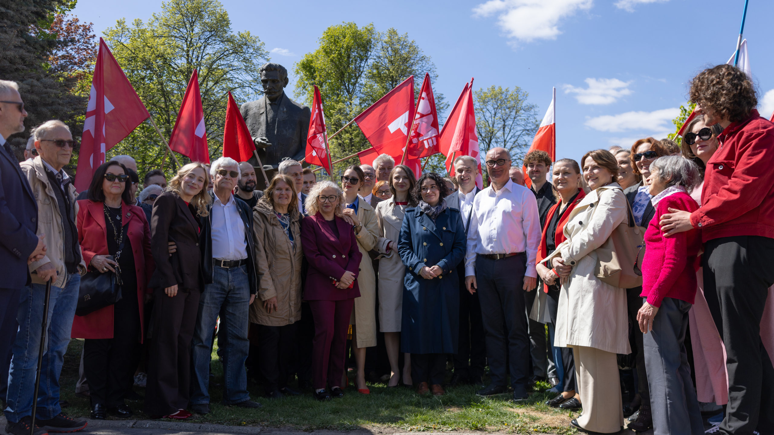 Posłanka Lewicy Anna Maria Żukowska w trakcie obchodów święta pracy 1 maja